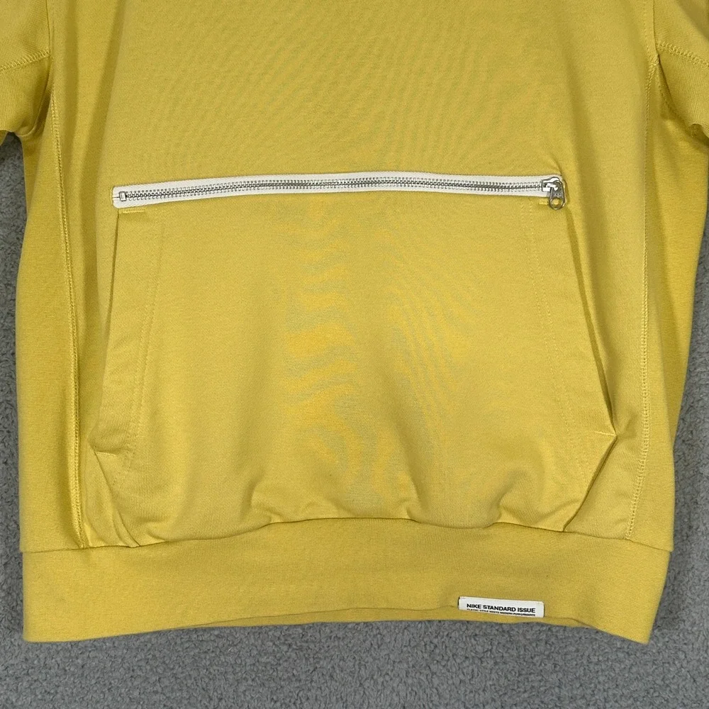Nike Standard Issue Hoodie Mens Small Yellow Excellent Dri-FIT CV0864-700